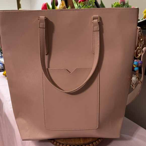 Michael Kors Blush Pink Travel Tote Bag with bag charm NWOT - Picture 5 of 8